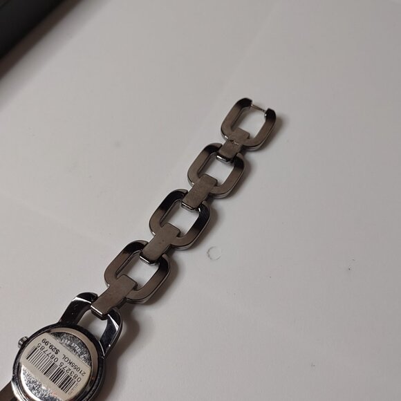 7.5 Inch Geneva Metal Chain Link Watch - Picture 6 of 11